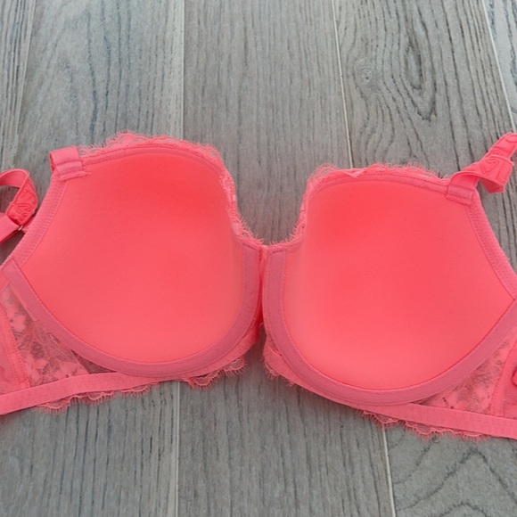 Victoria’s Secret bra - Picture 2 of 3